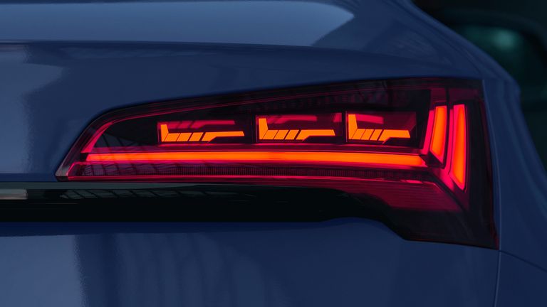 Foto de las luces OLED del Audi SQ5 TDI. 
